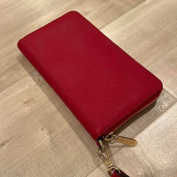 Red Michael Kors large wallet, with wrist strap - Picture 7 of 7